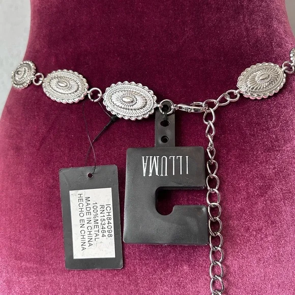 Illuma Women’s Silver Concho Statement Belt NWT - Picture 4 of 8